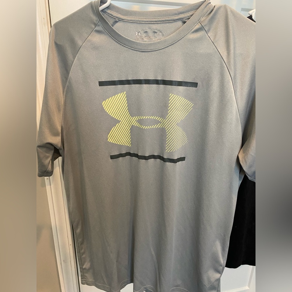 Men’s Large Under Armor Gray T shirt